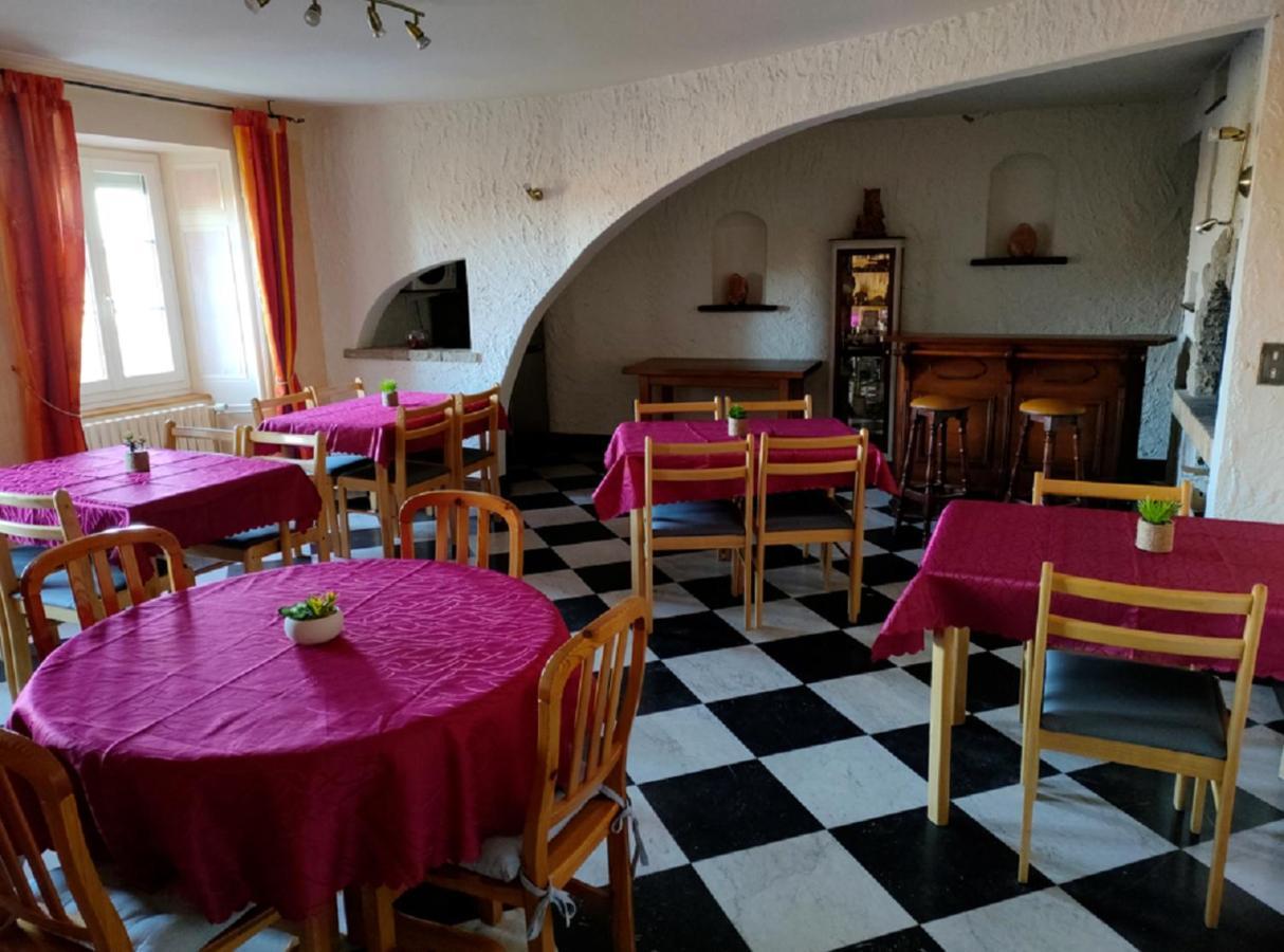Hotel Les Remparts Nozeroy Екстер'єр фото