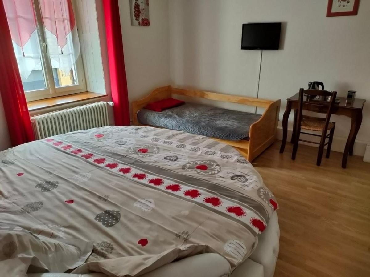Hotel Les Remparts Nozeroy Екстер'єр фото